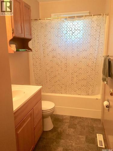 836 Peters Avenue, Oxbow, SK - Indoor Photo Showing Bathroom