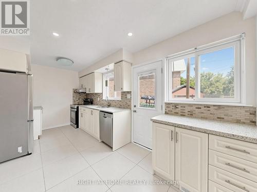 148 Sexton Crescent, Toronto, ON - Indoor Photo Showing Kitchen