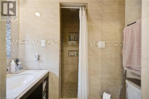 104 Sideroad 18, Fergus, ON - Indoor Photo Showing Bathroom