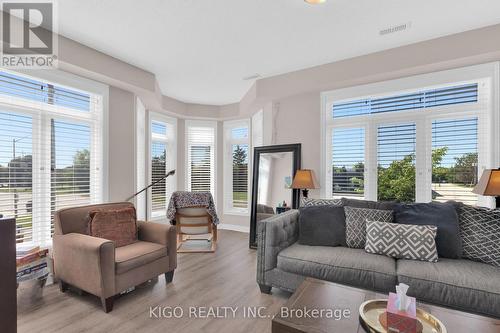 4119 Palermo Common, Burlington, ON - Indoor Photo Showing Living Room