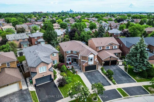 3211 Dovetail Mews, Mississauga, ON - Outdoor