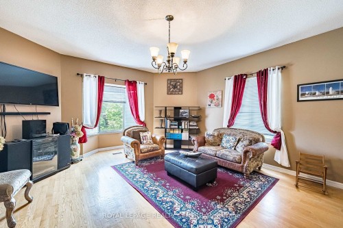 3211 Dovetail Mews, Mississauga, ON - Indoor Photo Showing Living Room