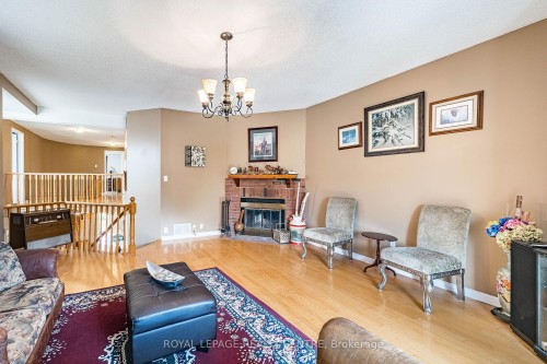 3211 Dovetail Mews, Mississauga, ON - Indoor Photo Showing Living Room With Fireplace