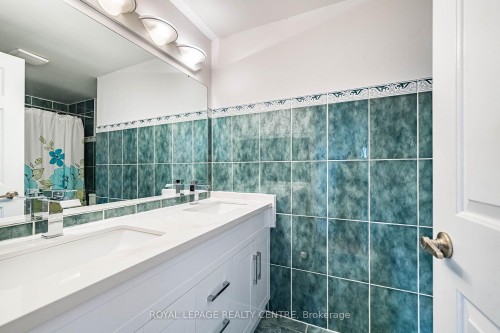 3211 Dovetail Mews, Mississauga, ON - Indoor Photo Showing Bathroom