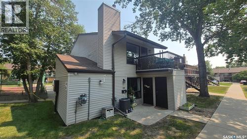 66 Gore Place, Regina, SK - Outdoor With Deck Patio Veranda