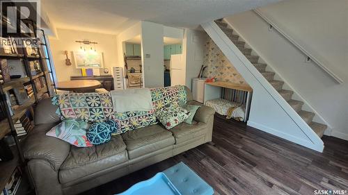 66 Gore Place, Regina, SK - Indoor Photo Showing Living Room