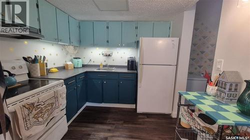 66 Gore Place, Regina, SK - Indoor Photo Showing Kitchen