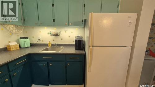 66 Gore Place, Regina, SK - Indoor Photo Showing Kitchen