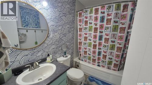 66 Gore Place, Regina, SK - Indoor Photo Showing Bathroom