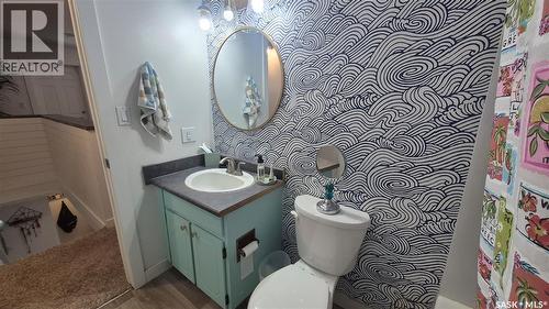 66 Gore Place, Regina, SK - Indoor Photo Showing Bathroom