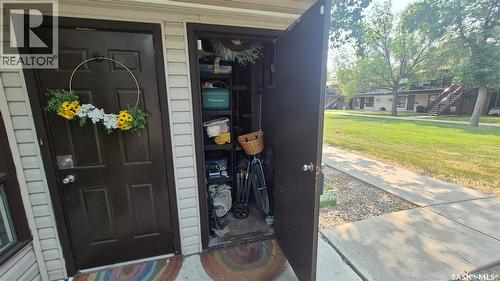 66 Gore Place, Regina, SK - Outdoor
