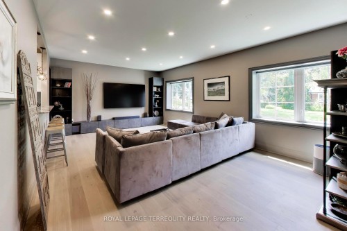 1621 Skyline Drive, Mississauga, ON - Indoor Photo Showing Living Room