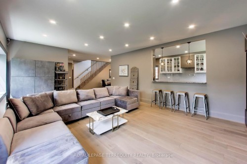 1621 Skyline Drive, Mississauga, ON - Indoor Photo Showing Living Room