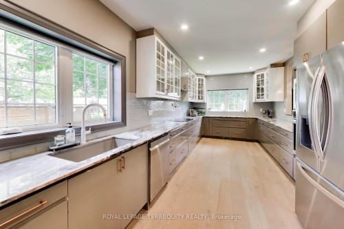 1621 Skyline Drive, Mississauga, ON - Indoor Photo Showing Kitchen