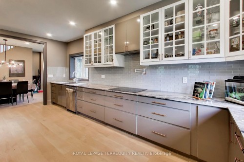 1621 Skyline Drive, Mississauga, ON - Indoor Photo Showing Kitchen