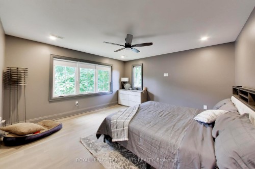 1621 Skyline Drive, Mississauga, ON - Indoor Photo Showing Bedroom
