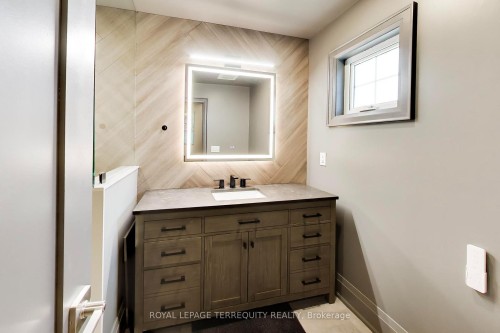 1621 Skyline Drive, Mississauga, ON - Indoor Photo Showing Bathroom