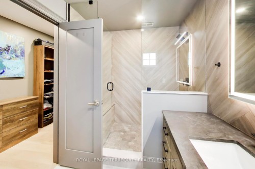 1621 Skyline Drive, Mississauga, ON - Indoor Photo Showing Bathroom