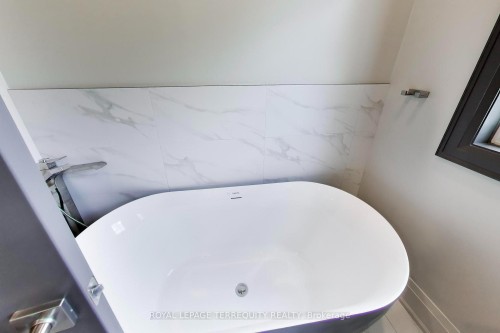 1621 Skyline Drive, Mississauga, ON - Indoor Photo Showing Bathroom