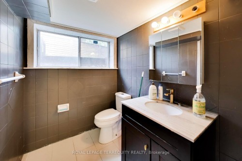 1621 Skyline Drive, Mississauga, ON - Indoor Photo Showing Bathroom