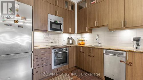 0124 - 55 Ann O'Reilly Road, Toronto, ON - Indoor Photo Showing Kitchen With Upgraded Kitchen