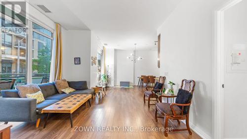 0124 - 55 Ann O'Reilly Road, Toronto, ON - Indoor Photo Showing Living Room