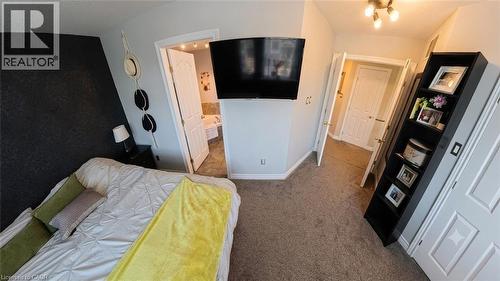 102 Willow Lane, Grimsby, ON - Indoor Photo Showing Bedroom