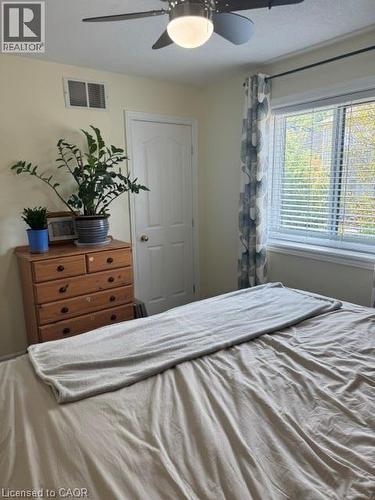 102 Willow Lane, Grimsby, ON - Indoor Photo Showing Bedroom