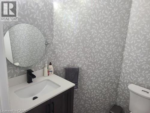 Bathroom featuring decorative leaf-patterned wallpaper - 102 Willow Lane, Grimsby, ON - Indoor Photo Showing Bathroom