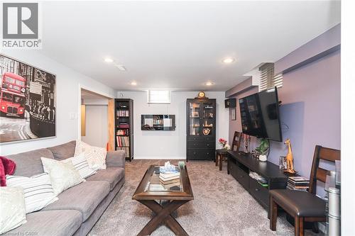 102 Willow Lane, Grimsby, ON - Indoor Photo Showing Living Room
