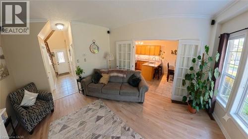 102 Willow Lane, Grimsby, ON - Indoor Photo Showing Living Room
