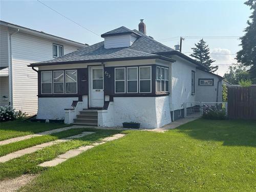 825 5th Street  Brandon, MB R7A 3L5