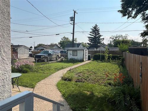 825 5Th Street, Brandon, MB - Outdoor