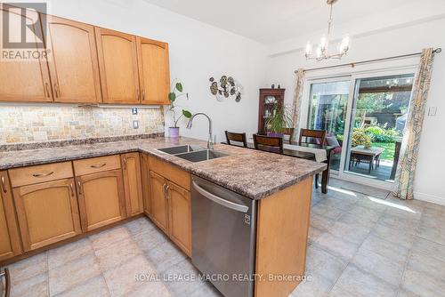 102 Willow Lane, Grimsby, ON - Indoor Photo Showing Kitchen With Double Sink