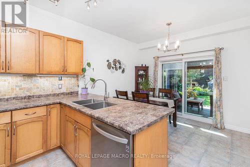 102 Willow Lane, Grimsby, ON - Indoor Photo Showing Kitchen With Double Sink