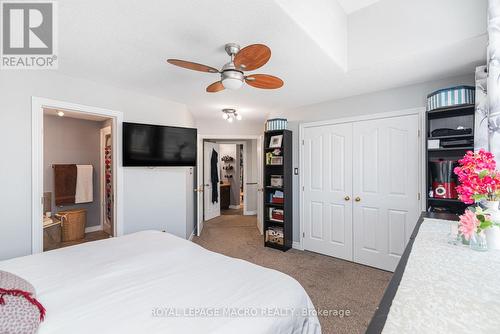 102 Willow Lane, Grimsby, ON - Indoor Photo Showing Bedroom