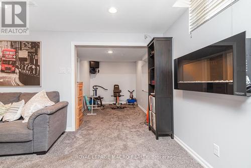 102 Willow Lane, Grimsby, ON - Indoor Photo Showing Other Room