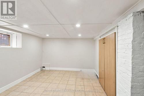 650 Oxford Street E, London East (East C), ON - Indoor