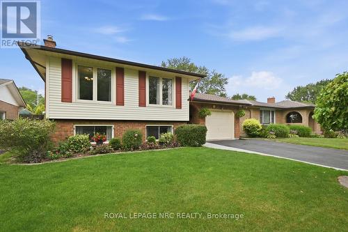 11 JENNIFER COURT  Welland (Prince Charles), ON L3C 6E9