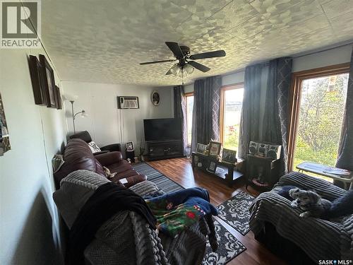 804 96Th Avenue, Tisdale, SK - Indoor Photo Showing Living Room