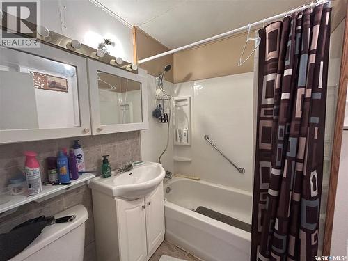 804 96Th Avenue, Tisdale, SK - Indoor Photo Showing Bathroom