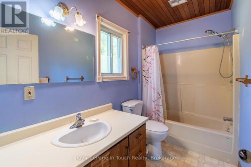 8 Conc 5 Road W, Tiny (Wyevale), ON - Indoor Photo Showing Bathroom
