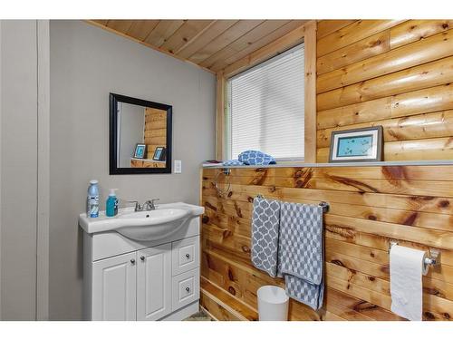 102 Main Road, Bellevue, NL - Indoor Photo Showing Bathroom