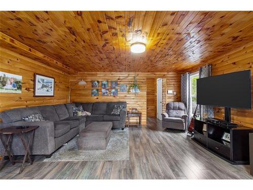 102 Main Road, Bellevue, NL - Indoor Photo Showing Living Room