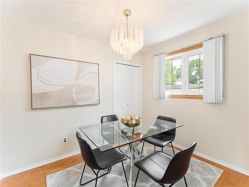 60 Kersey Bay, Winnipeg, MB - Indoor Photo Showing Dining Room