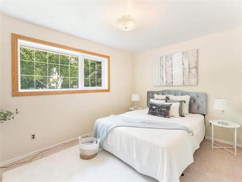 60 Kersey Bay, Winnipeg, MB - Indoor Photo Showing Bedroom