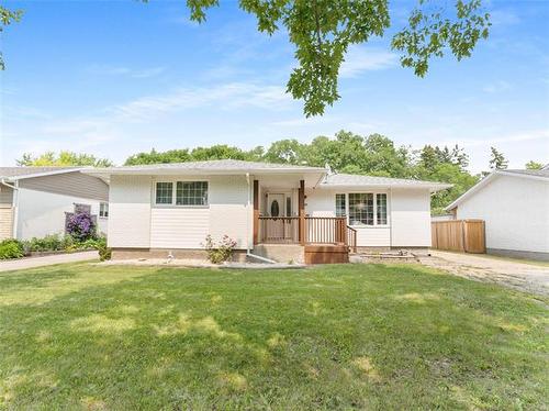 60 Kersey Bay, Winnipeg, MB - Outdoor