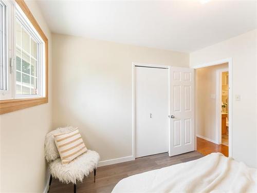 60 Kersey Bay, Winnipeg, MB - Indoor Photo Showing Bedroom