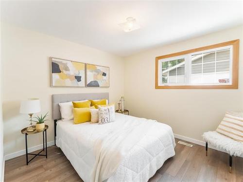 60 Kersey Bay, Winnipeg, MB - Indoor Photo Showing Bedroom