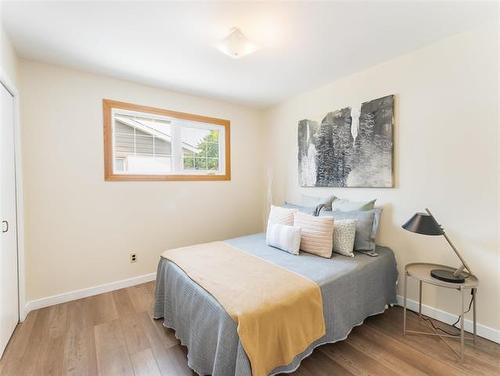 60 Kersey Bay, Winnipeg, MB - Indoor Photo Showing Bedroom